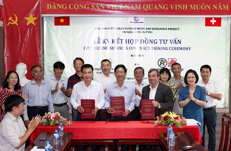 signing ceremony the consultancy contract construction supervision contract management under the Can Tho Urban Development Resilience Project for Vietnam